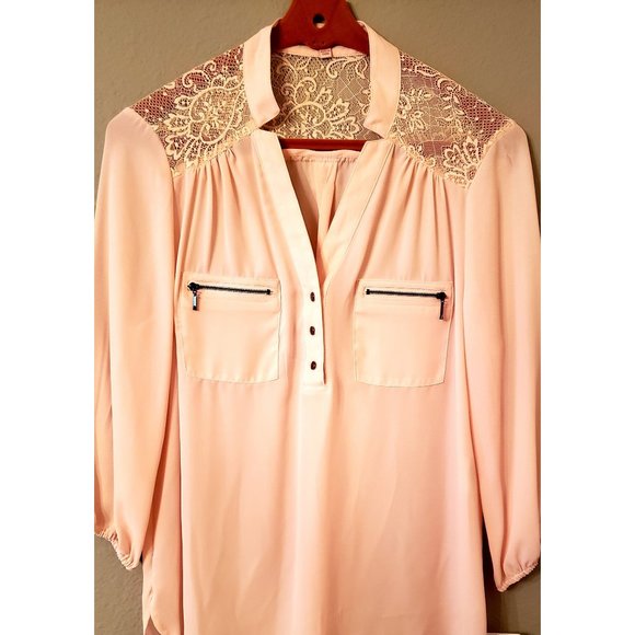 hollywould Tops - Hollywould Blouse peach  lace trim long sleeve NWT